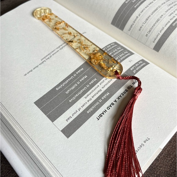 Handcrafted Botanical Animal Paw Bookmark - Picture 4 of 5